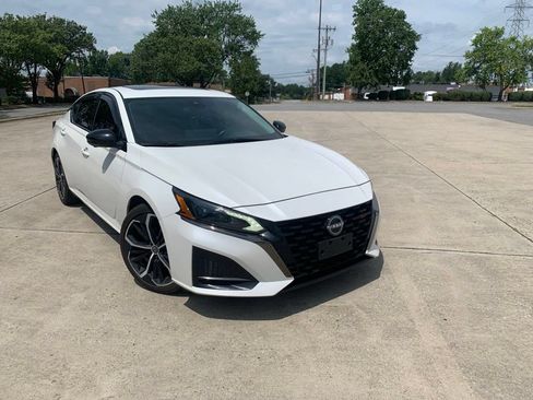 Used 2023 Nissan Altima 2.0 SR FWD image 4