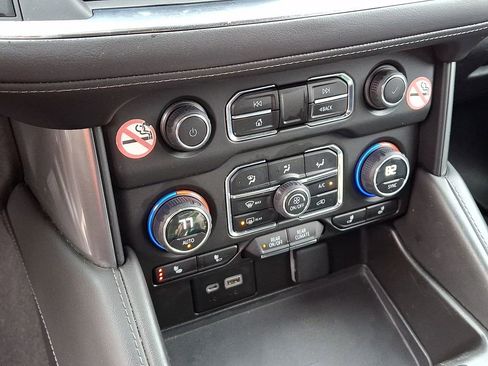 Used 2023 Chevrolet Suburban LT image 18