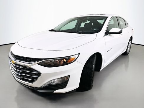 Used 2024 Chevrolet Malibu LT image 3