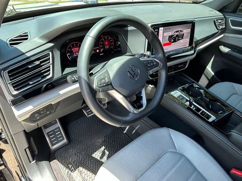 Certified 2024 Volkswagen Atlas Cross Sport SEL R-Line AWD/4WD image 18