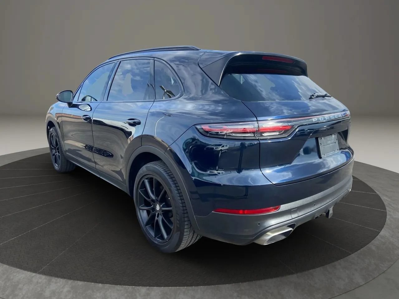 Used 2019 Porsche Cayenne AWD/4WD image 4