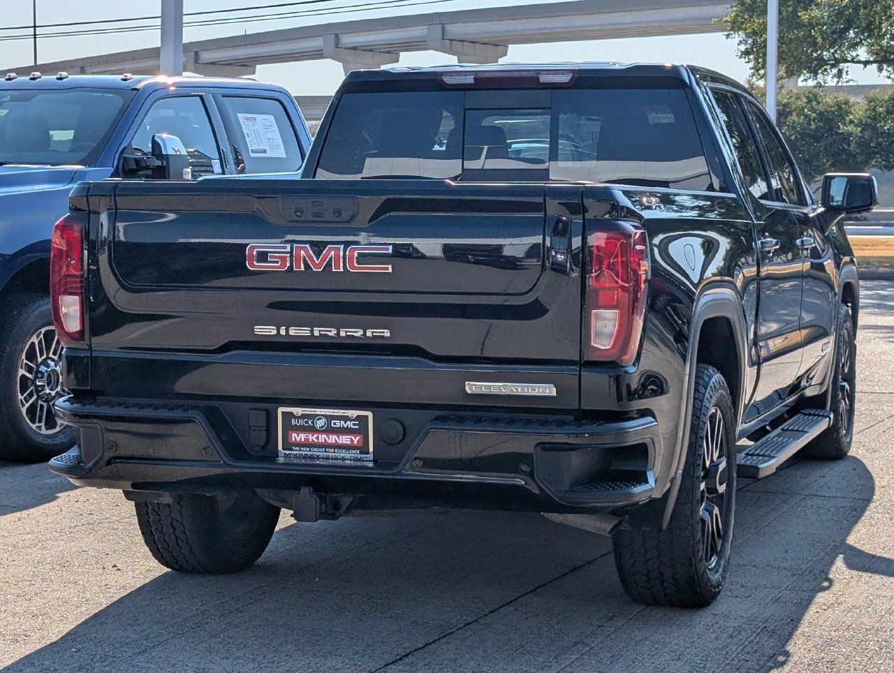 Used 2022 GMC Sierra 1500 Elevation w/ Elevation Premium Package AWD/4WD image 4