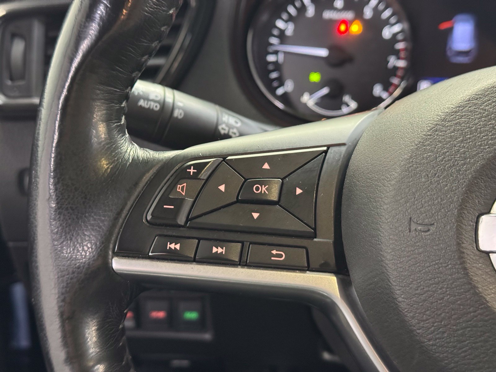 Used 2018 Nissan Rogue SL AWD/4WD image 23