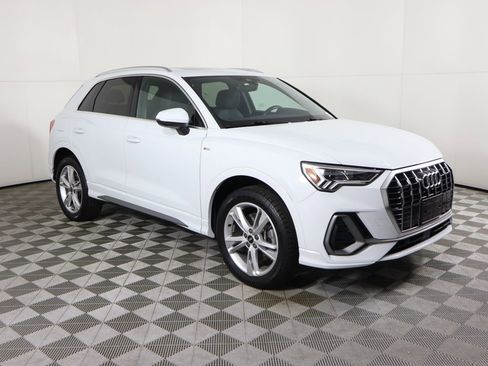 Certified 2023 Audi Q3 2.0T Premium Plus image 3