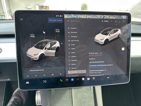 Used 2024 Tesla Model Y Performance image 8