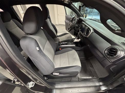 Used 2021 Toyota Tacoma TRD Off-Road image 41