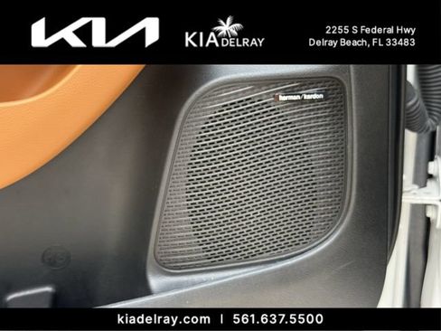 Used 2023 Chrysler Pacifica Pinnacle FWD image 17