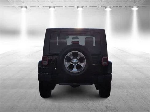 Used 2016 Jeep Wrangler Unlimited Sahara w/ Connectivity Group image 7