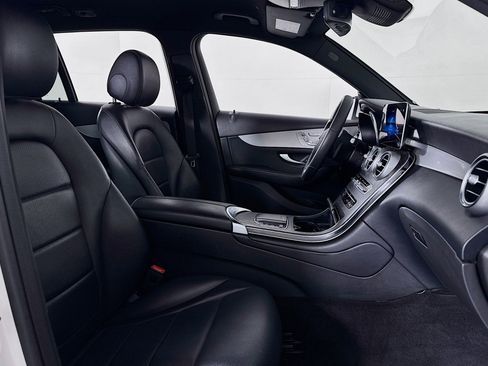 Used 2022 Mercedes-Benz GLC 300 image 6