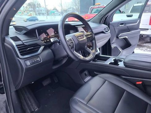 Used 2024 GMC Acadia Elevation image 13