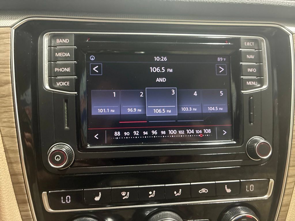 Used 2017 Volkswagen Passat 3.6 SEL Premium FWD image 23