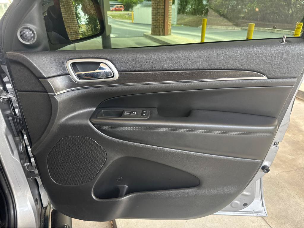 Used 2018 Jeep Grand Cherokee Limited RWD image 32