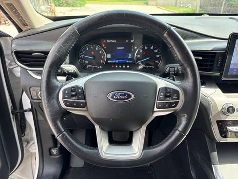 Used 2020 Ford Explorer XLT w/ Equipment Group 202A AWD/4WD image 16
