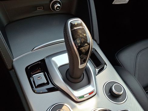 Used 2023 Alfa Romeo Stelvio Veloce image 15