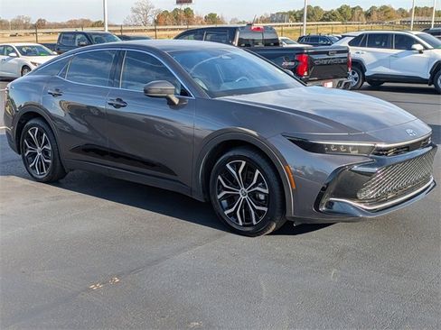 Used 2023 Toyota Crown Limited image 2