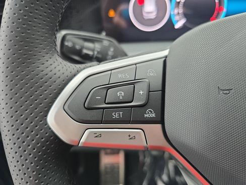 New 2026 Volkswagen Tiguan SE R-Line FWD image 17