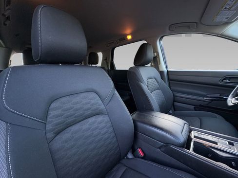 Used 2025 Nissan Pathfinder SV FWD image 8