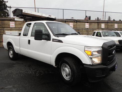 Used 2014 Ford F250 XL image 1