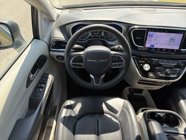 Used 2023 Chrysler Pacifica Touring-L FWD image 26