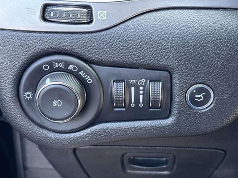 Used 2021 Jeep Cherokee Limited w/ Mopar Interior Package AWD/4WD image 10