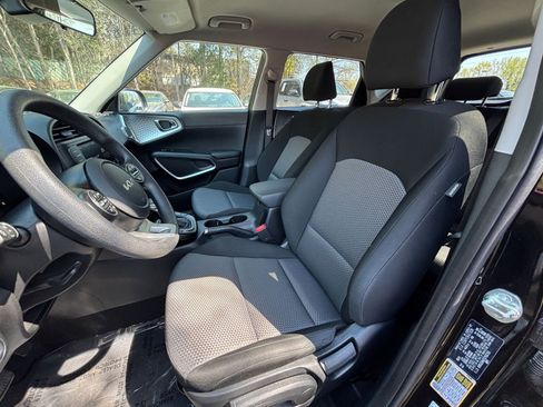 Used 2025 Kia Soul LX w/ LX Technology Package image 36
