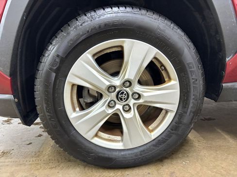 Used 2019 Toyota RAV4 LE w/ Carpet Mat Package image 32