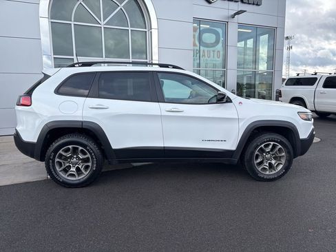 Used 2022 Jeep Cherokee Trailhawk w/ Comfort/Convenience Group AWD/4WD image 11