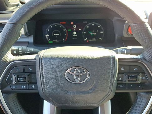 Used 2025 Toyota Tacoma TRD Off-Road image 18