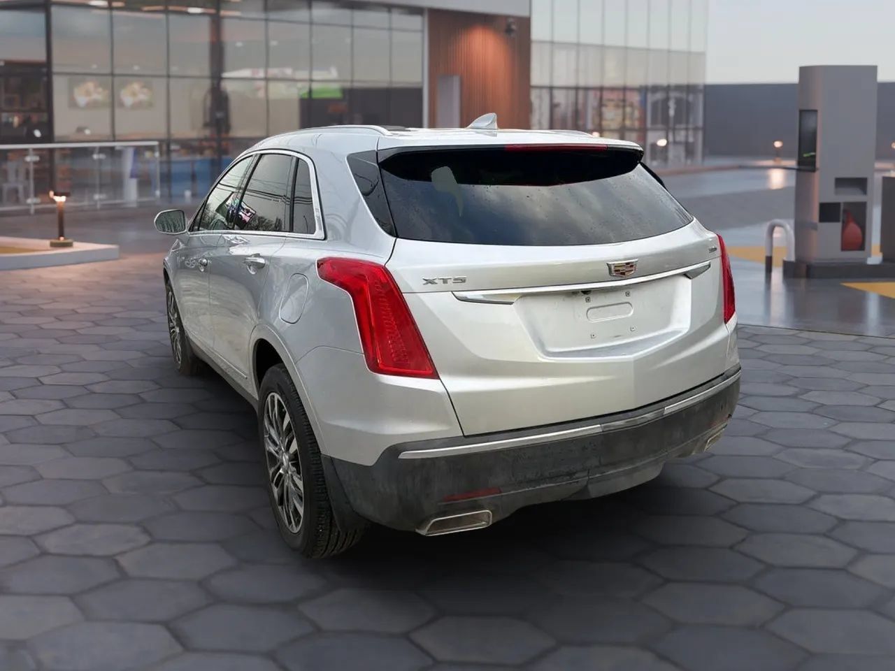 Used 2017 Cadillac XT5 Premium Luxury FWD image 8
