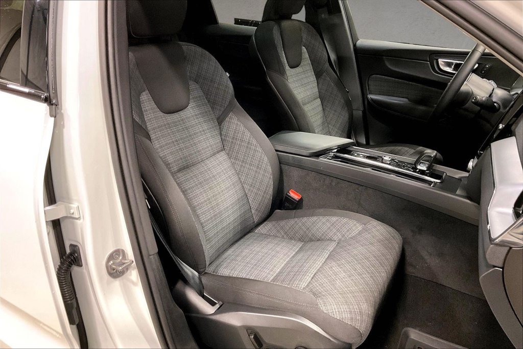 Certified 2024 Volvo XC60 B5 Core AWD/4WD image 30