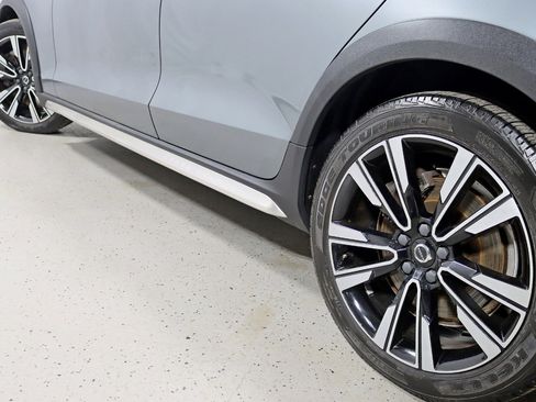 Used 2020 Volvo V60 T5 Cross Country image 12