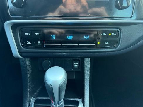 Used 2019 Toyota Corolla LE image 36