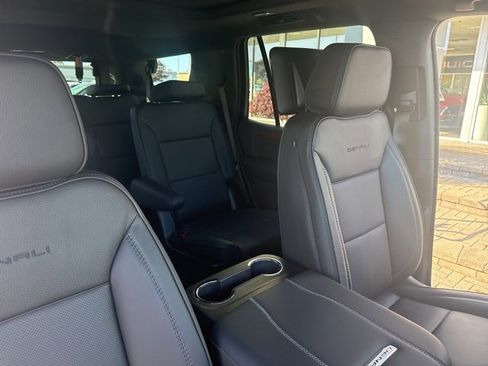 New 2026 GMC Yukon Denali w/ Denali Reserve Package image 41