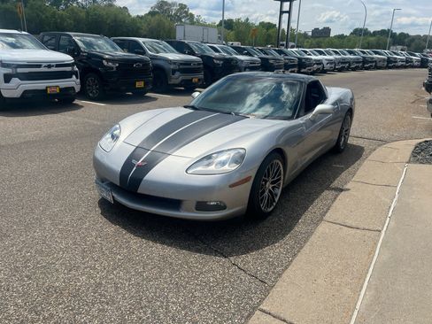Used 2005 Chevrolet Corvette Coupe w/ Preferred Equipment Group RWD image 3