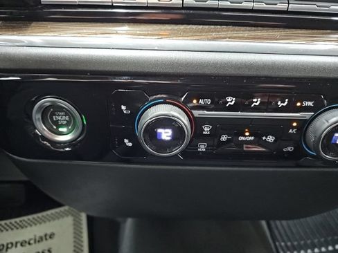 Used 2023 Chevrolet Silverado 1500 LT AWD/4WD image 8