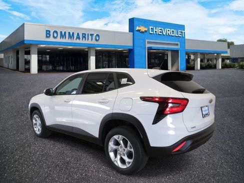New 2026 Chevrolet Trax LS w/ LS Convenience Package FWD image 3
