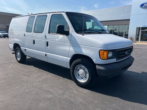Used 2005 Ford E-150 and Econoline 150 RWD image 8