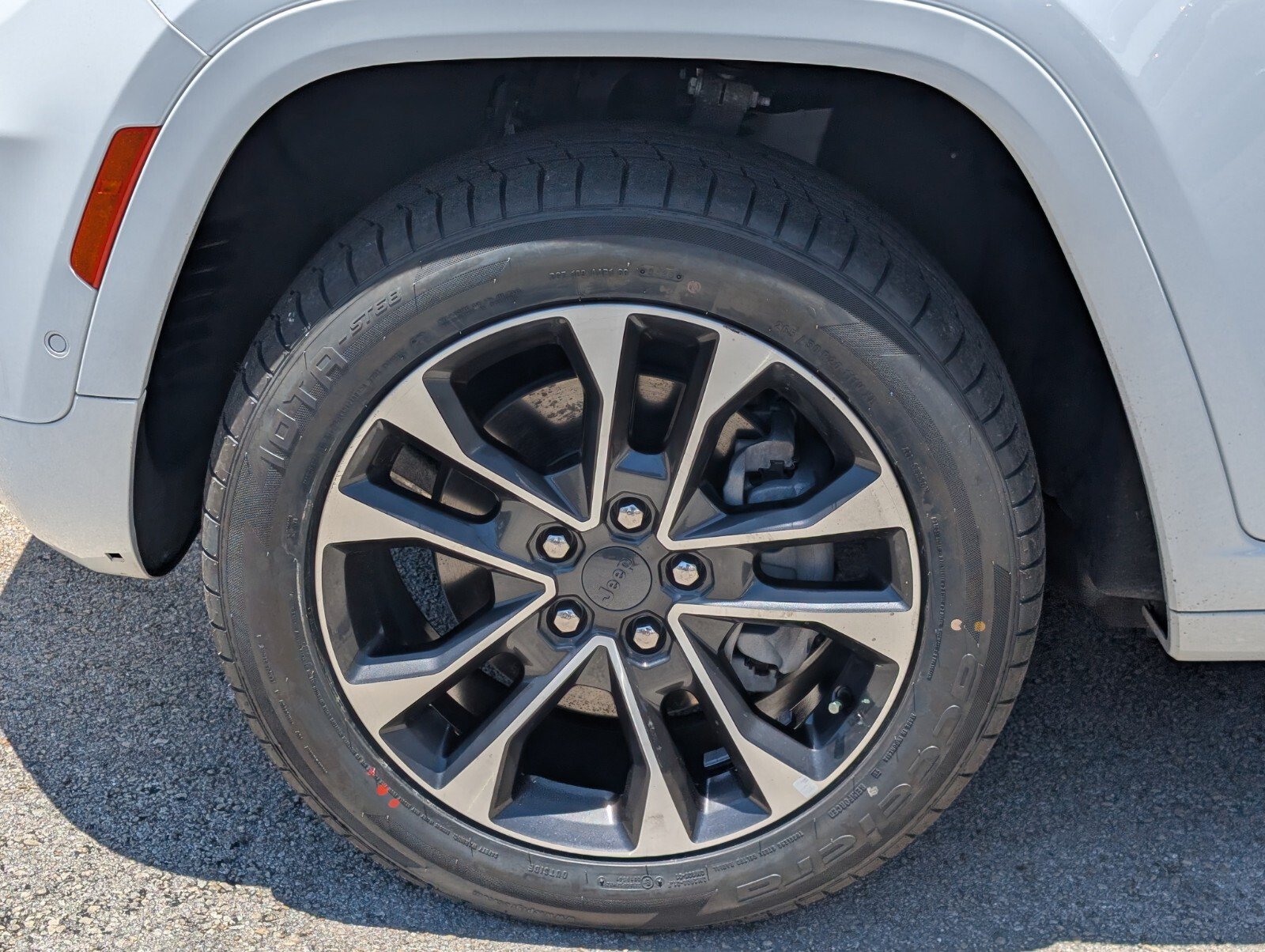Used 2022 Jeep Grand Cherokee Overland AWD/4WD image 23