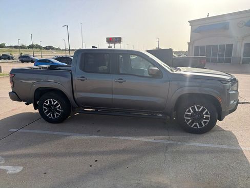 Used 2022 Nissan Frontier SV RWD image 9