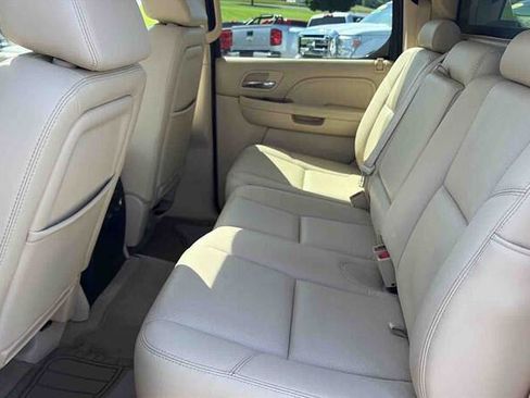 Used 2007 Cadillac Escalade EXT w/ Information Package AWD/4WD image 12