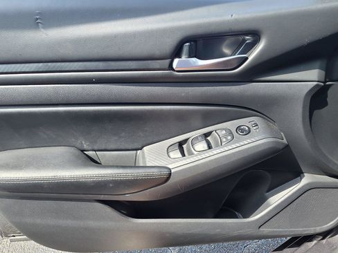 Used 2025 Nissan Altima 2.5 SV AWD/4WD image 25