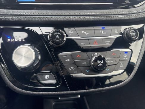 New 2026 Chrysler Pacifica Select image 28