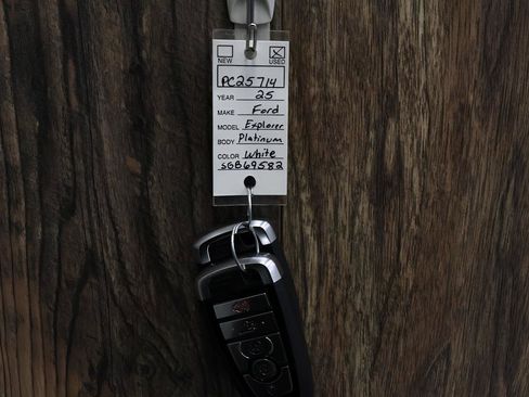 Used 2025 Ford Explorer Platinum image 35