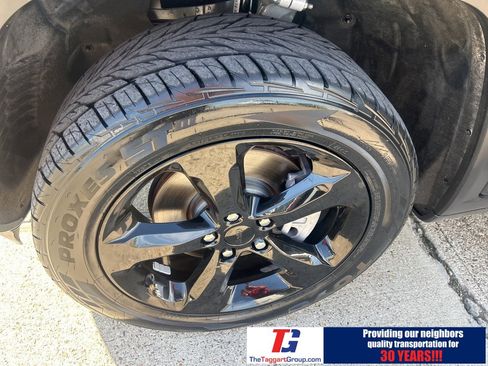 Used 2023 Jeep Grand Cherokee L Altitude image 13