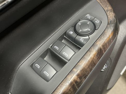 Used 2023 GMC Acadia Denali image 8