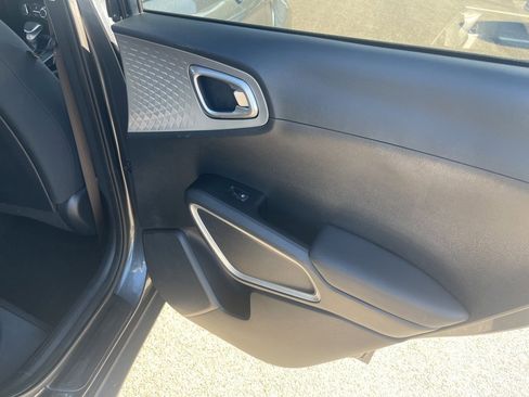 Used 2023 Kia Soul LX w/ LX Technology Package image 28