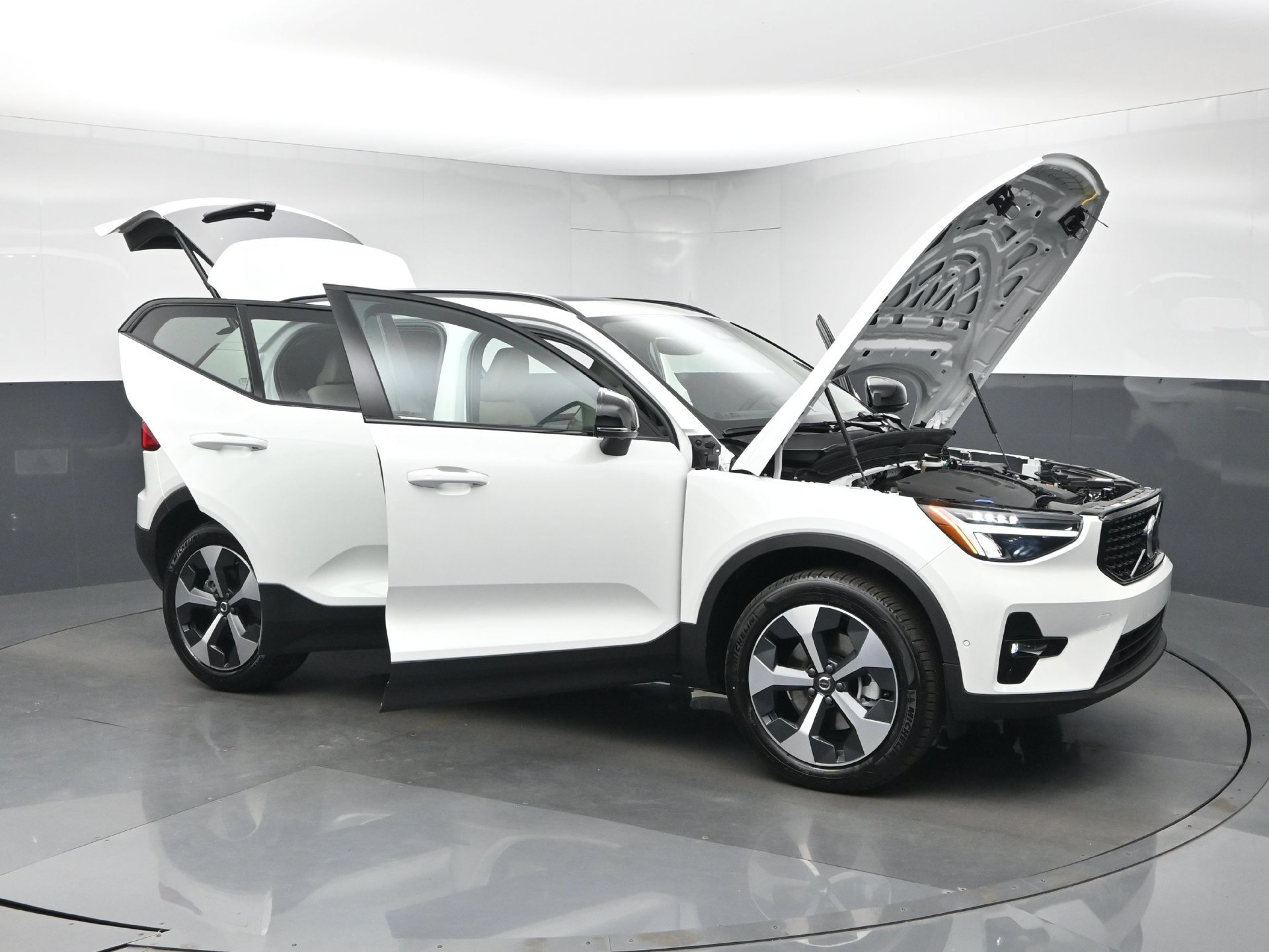 New 2026 Volvo XC40 B4 Plus w/ Protection Package Premier FWD image 51