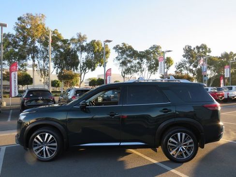 Used 2022 Nissan Pathfinder Platinum w/ Cargo Package image 7