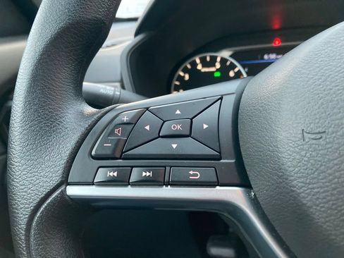 Used 2025 Nissan Altima 2.5 SV FWD image 14