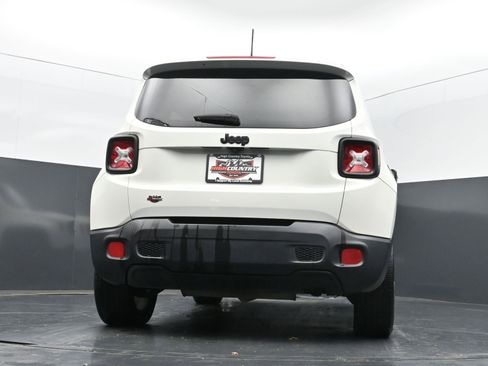 Used 2017 Jeep Renegade Altitude FWD image 39